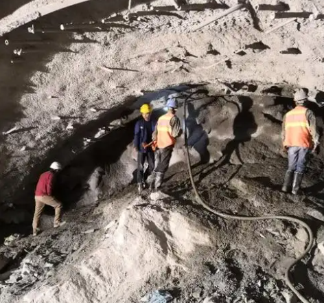 定远拱顶带模注浆料的施工流程及注意事项